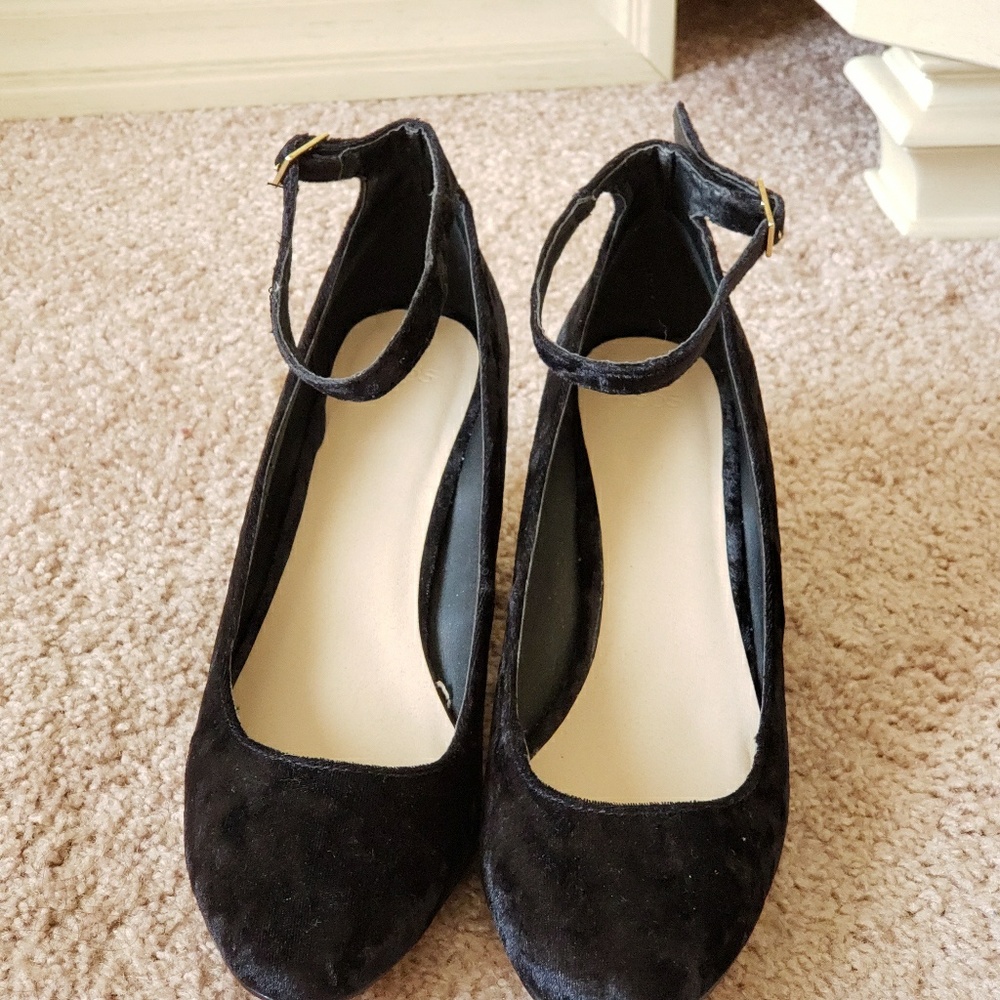 Black Velvet pumps